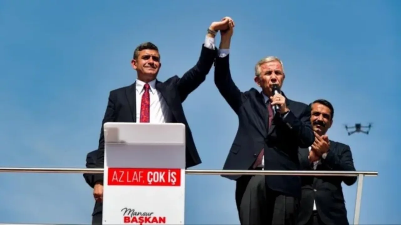 AK Parti'ye geçeceği iddia edilen Haymana Belediye Başkanı'ndan Mansur Yavaş pankartı hamlesi