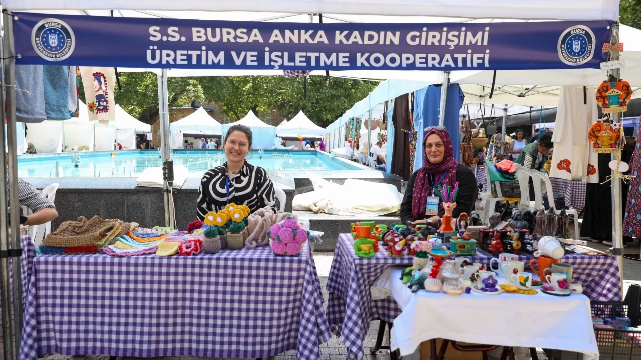 Bursa'da "Meydan Kadınların" dayanışma pazarına ilgi büyüyor