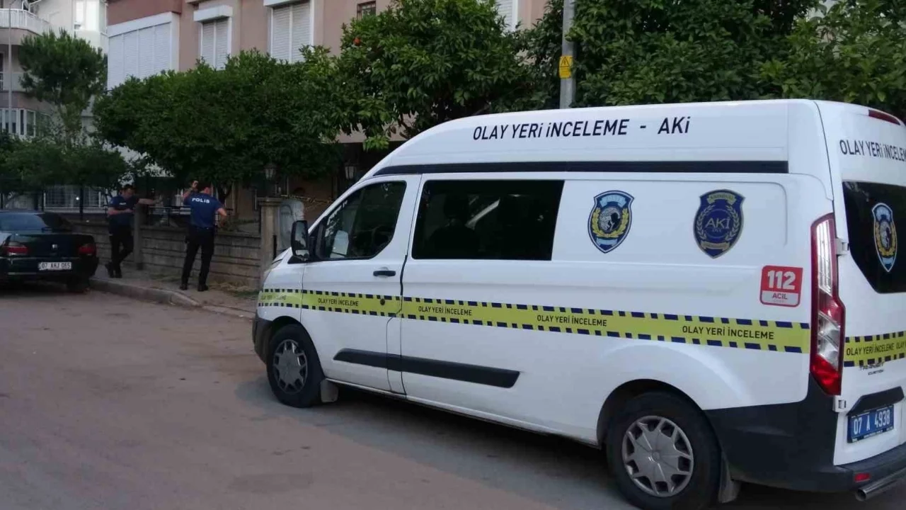 Antalya'da Rus turist bahçede ölü bulundu