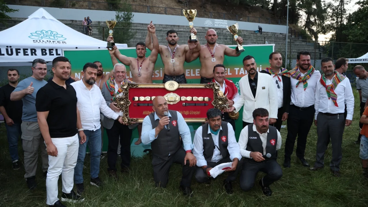 64. Geleneksel Tarihi Çalı Güreşleri'nde altın kemer Erkan Taş'ın oldu