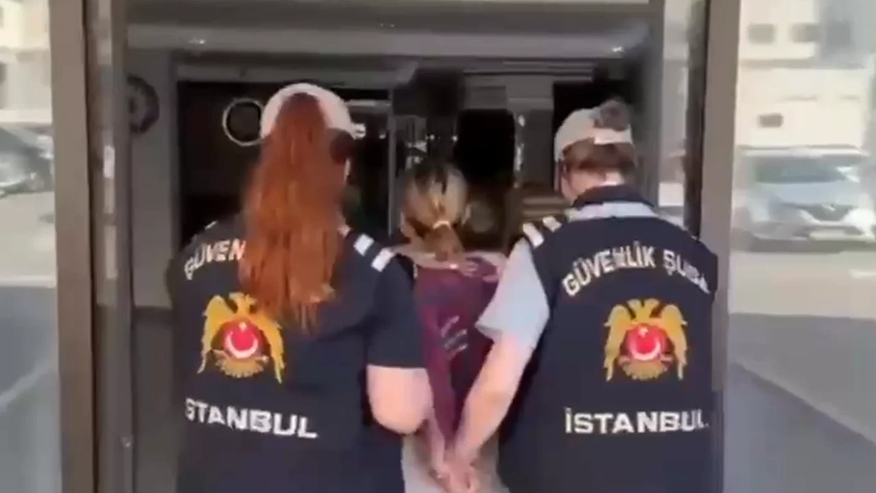 Metroda başörtülü kadına hakaret eden şahıs tutuklandı
