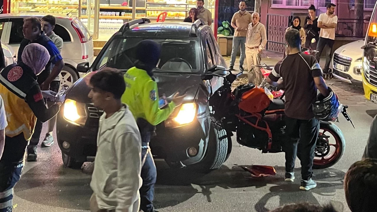 Bursa'da motosiklet ile otomobil çarpıştı