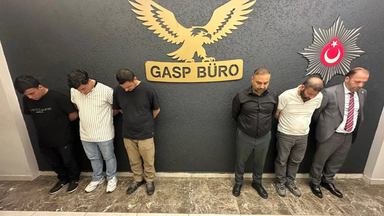 AVM'de denetim yaparken görüntülenen 6 şüpheli yakalandı