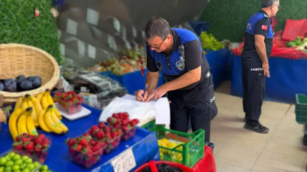 İnegöl'de zabıta ekiplerinden manav denetimi