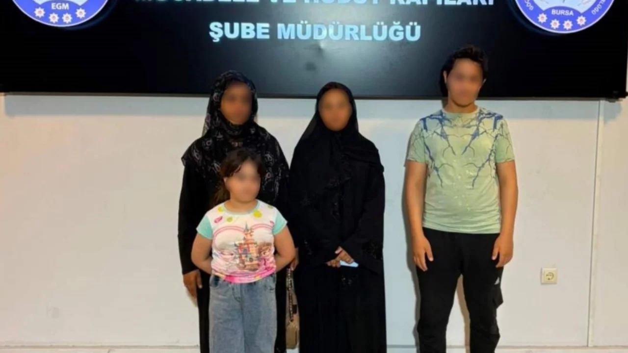 Bursa'da düzensiz göç denetimi! 3 bin 25 kişinin kimlik sorgusu yapıldı