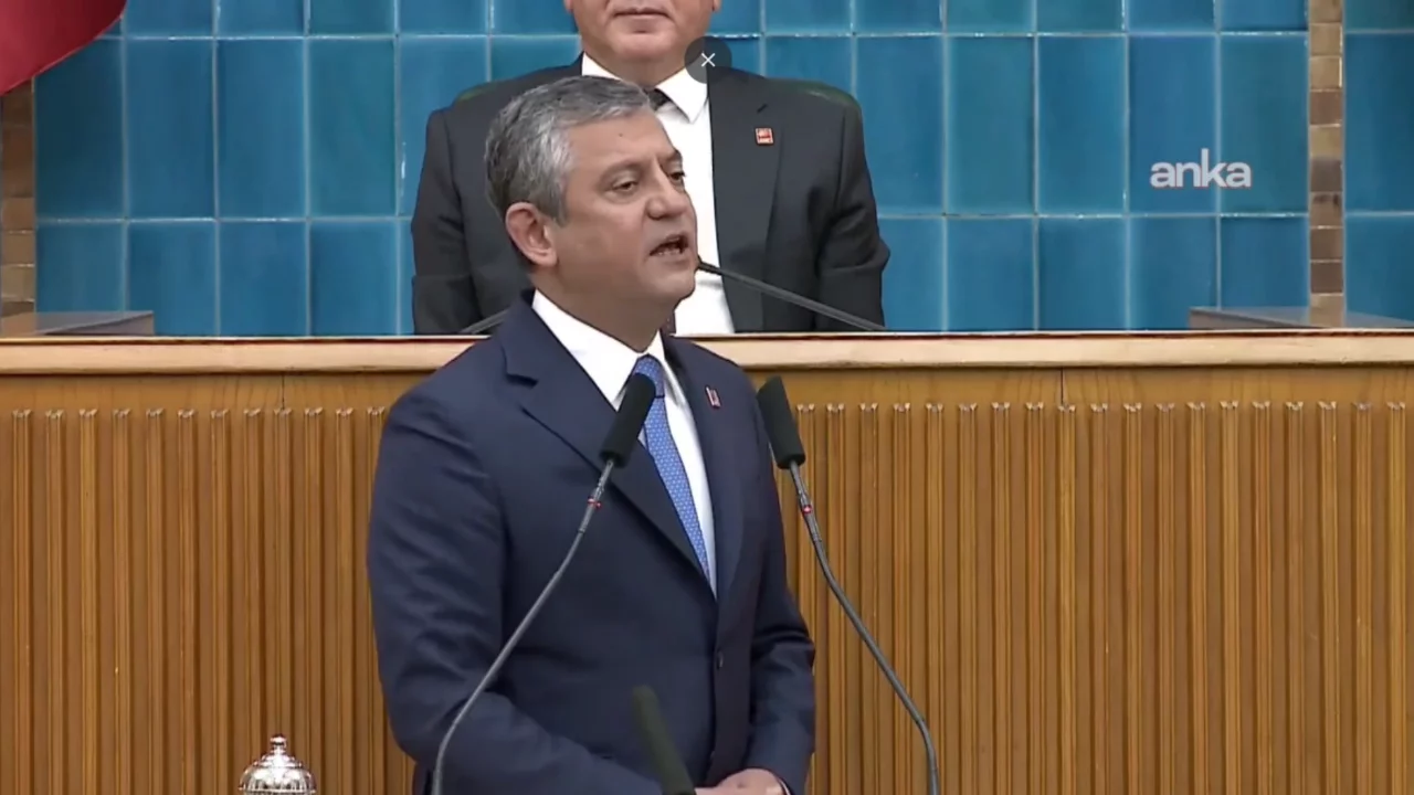Özgür Özel, CHP'nin grup toplantısında konuşuyor