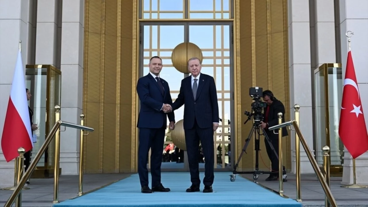 Polonya Cumhurbaşkanı Ankara'da! Cumhurbaşkanı Erdoğan resmi törenle karşıladı