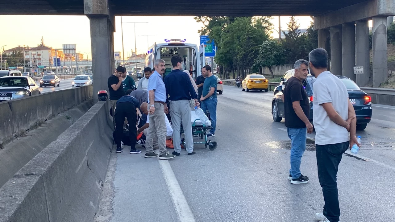 Kocaeli'de motosiklet otomobile çarptı: Sürücü ağır yaralandı
