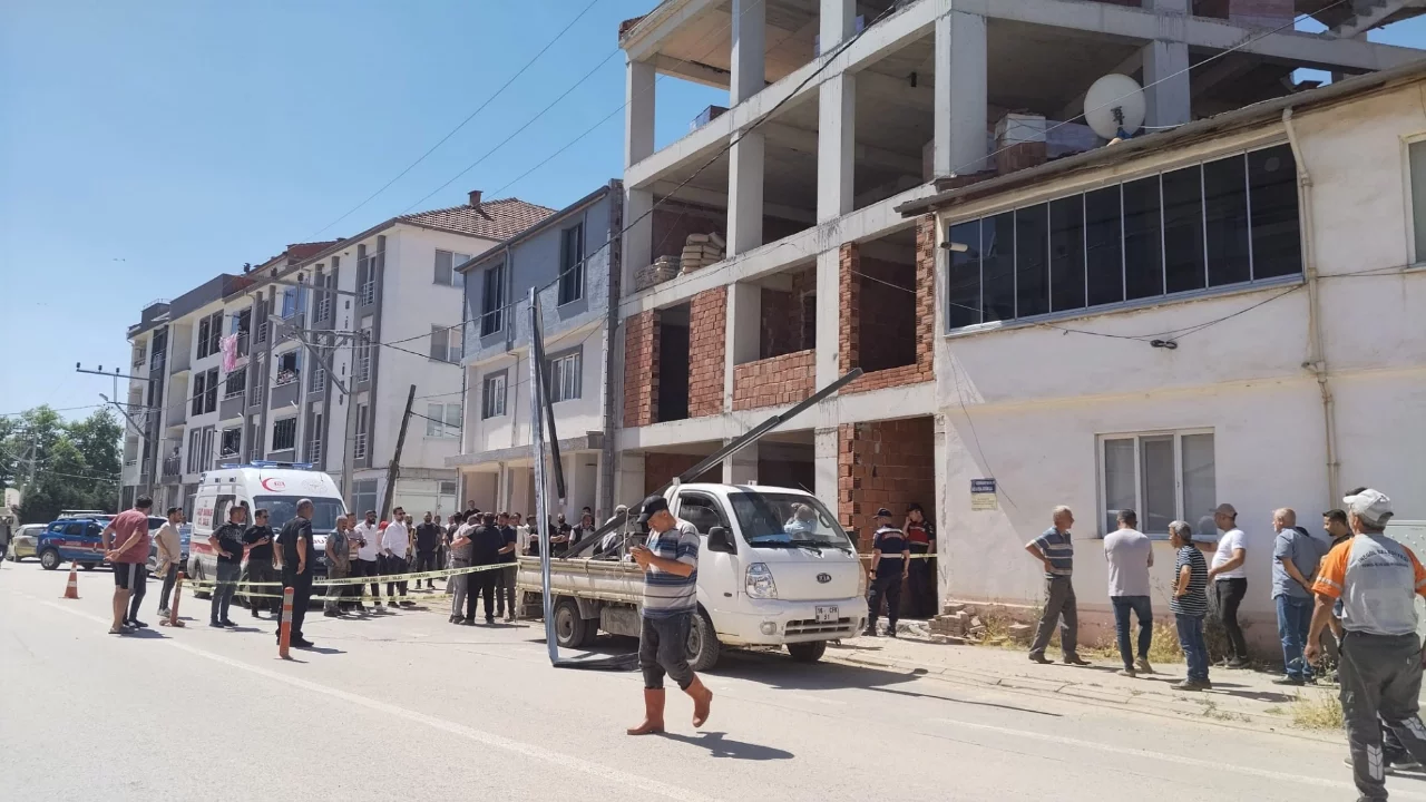 Bursa'da elektrik akımına kapılarak yüksekten düşen işçi hayatını kaybetti