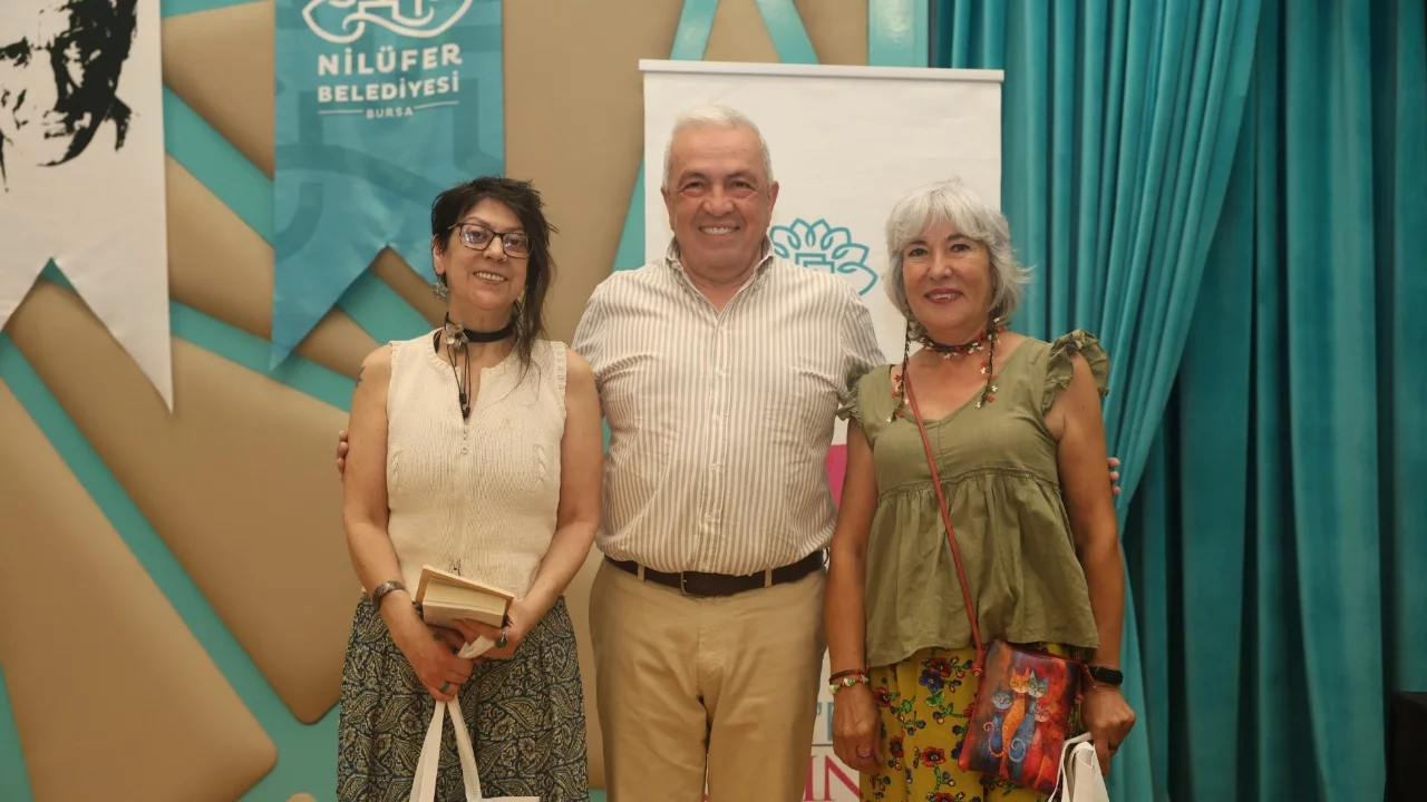 Nilüferli kadınlar yılın yazarı Sennur Sezer'i şiirleri ile andı