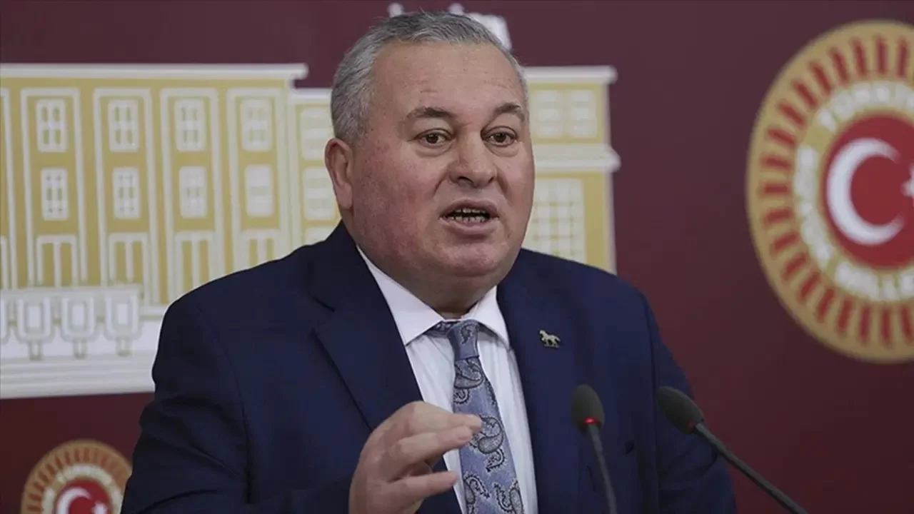 CHP'li Cemal Enginyurt'tan çarpıcı 'kurultay' paylaşımı: 'Özgür Özel liderliğinde...'