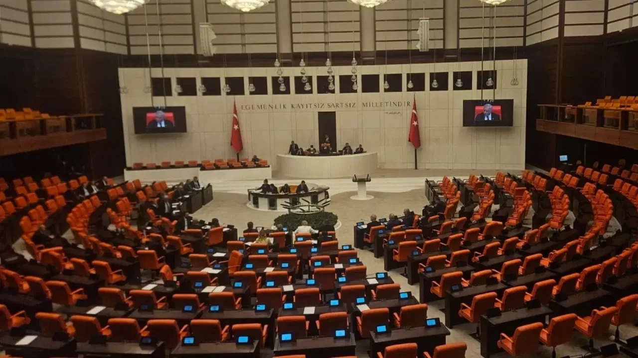 Meclis'te 'NATO' çıkışı: ''Zaman baskısı var' diyorsunuz ama NATO haftasında Meclis'i çalıştırmıy...
