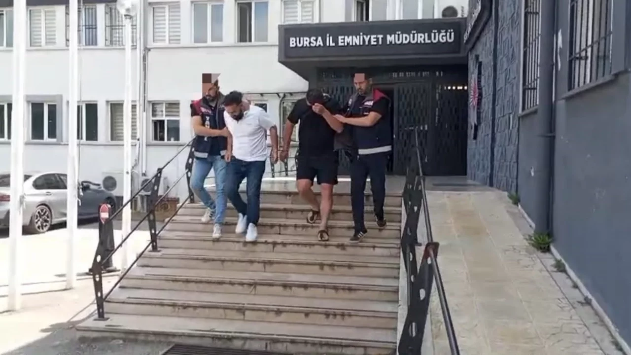 Bursa'da "Yeğenin zor durumda" yalanıyla altın vurgunu! 2 şüpheli tutuklandı