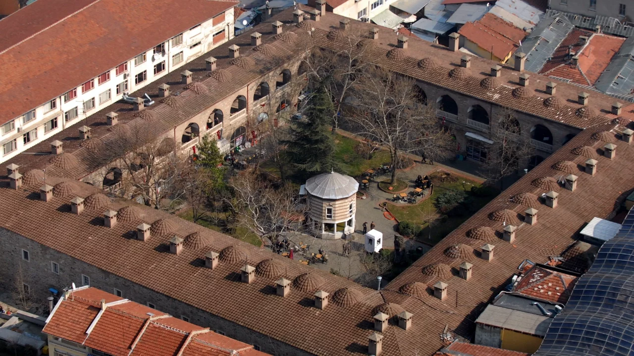 Bursa'da tarihi İç Fidan Han acil restorasyon bekliyor
