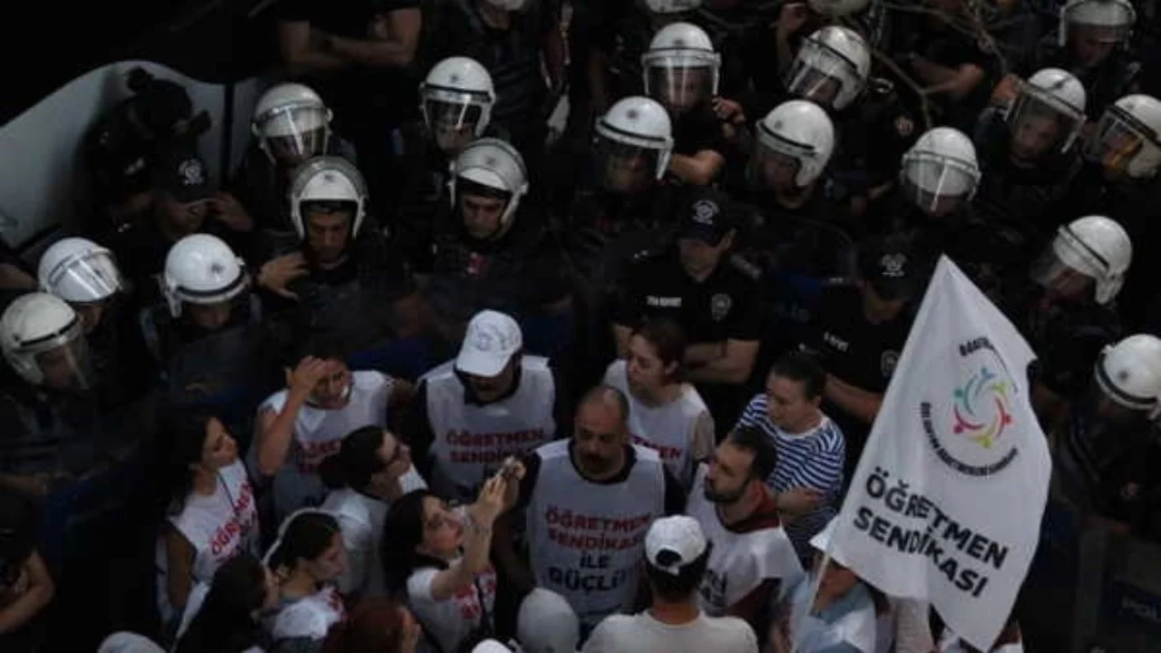 Öğretmenlerin açlık grevi sürerken... Bir araştırma önergesi daha reddedildi