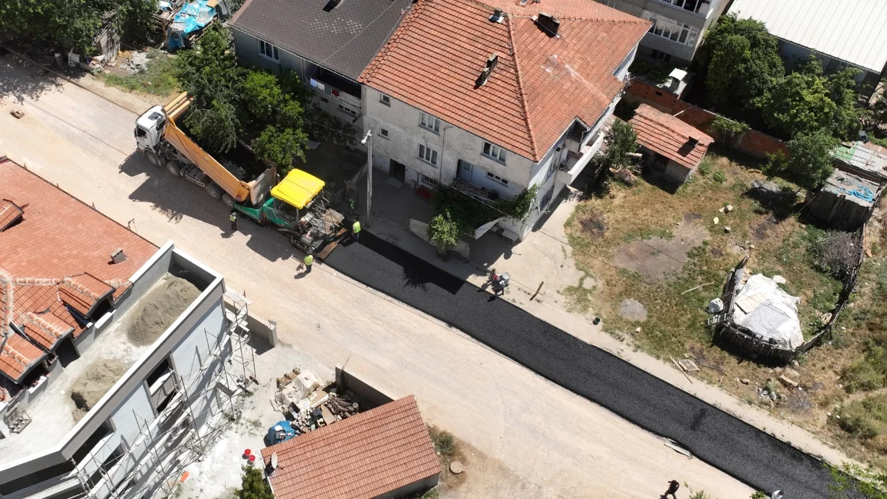 Büyükşehir İnegöl'de yoları yeniliyor