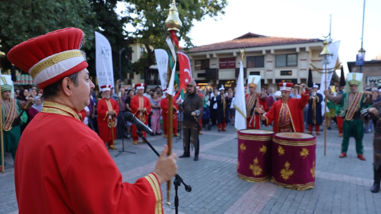 Mehter sesleri bu kez Bursa Gazi Orhan Parkı'nda yükseldi