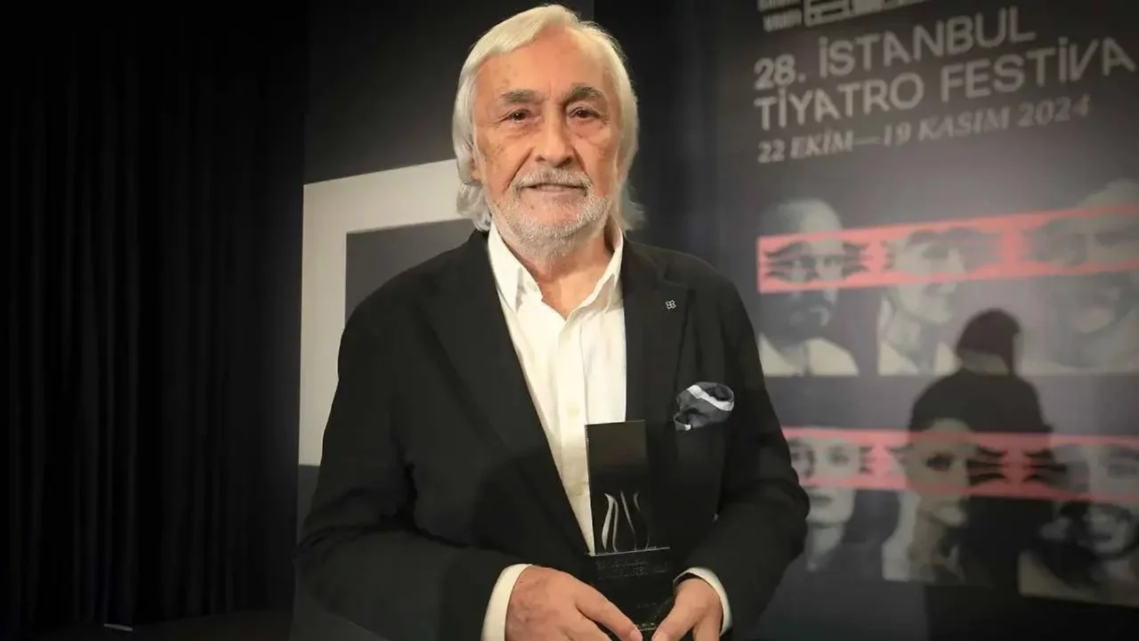 Usta tiyatrocu Müjdat Gezen'e 'Müslümanlara hakaret' davasında hapis cezası