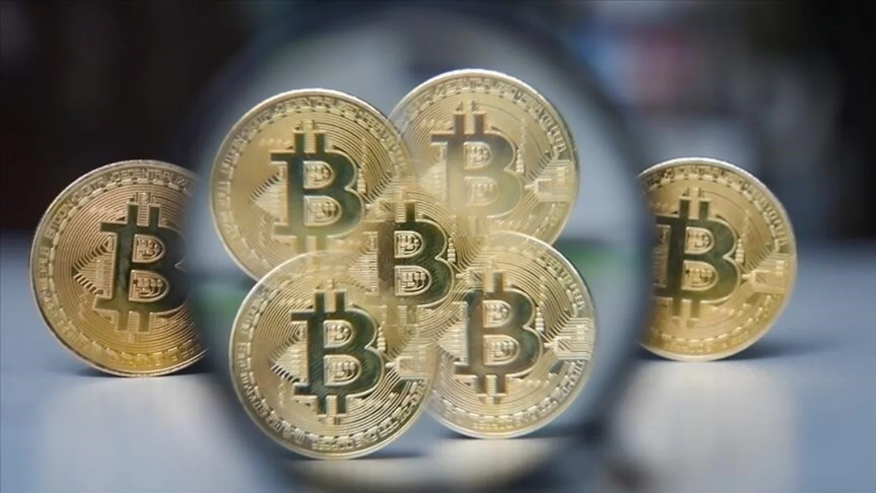 Bitcoin'de tarihi satış baskısı: ETF'lerden milyarlarca dolar çıktı!