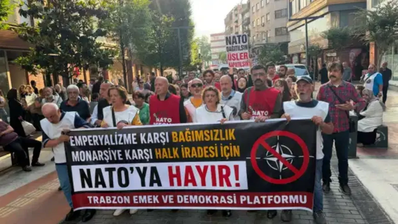 Trabzon'da "NATO'ya Hayır Yürüyüşü" düzenledi