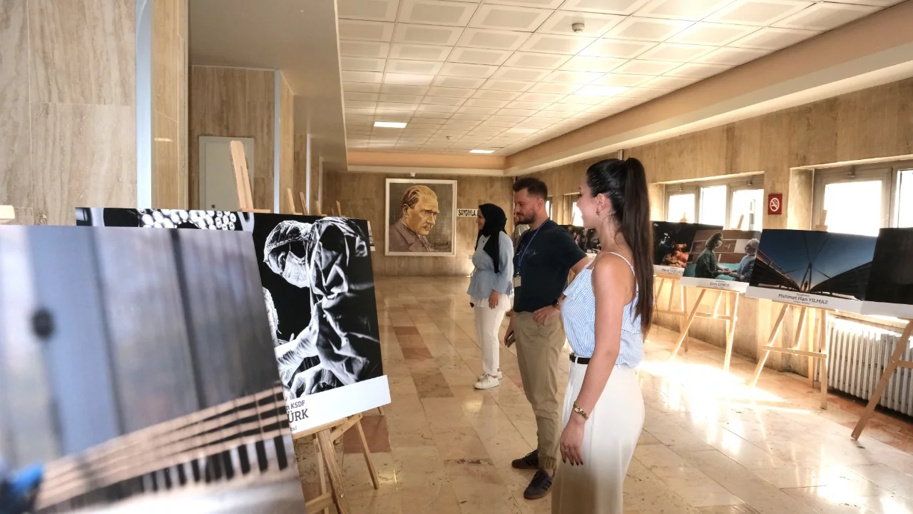 BUÜ'de fotoğraf sanatıyla kadın sağlığına vurgu