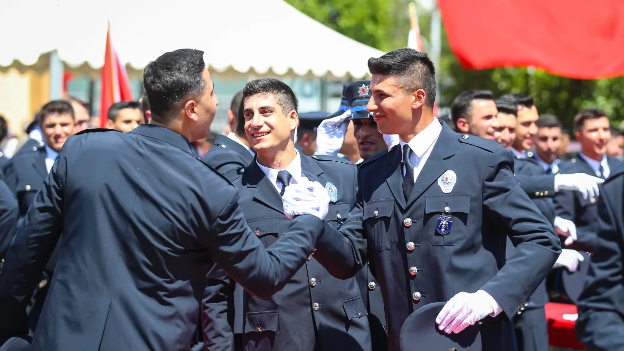 Bursa Polis Meslek Eğitim Merkezinde 32. dönem mezuniyet töreni düzenlendi