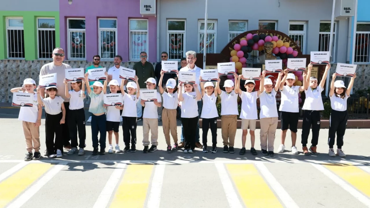 Osmangazi'de yüzlerce öğrenciye ücretsiz tenis eğitimi