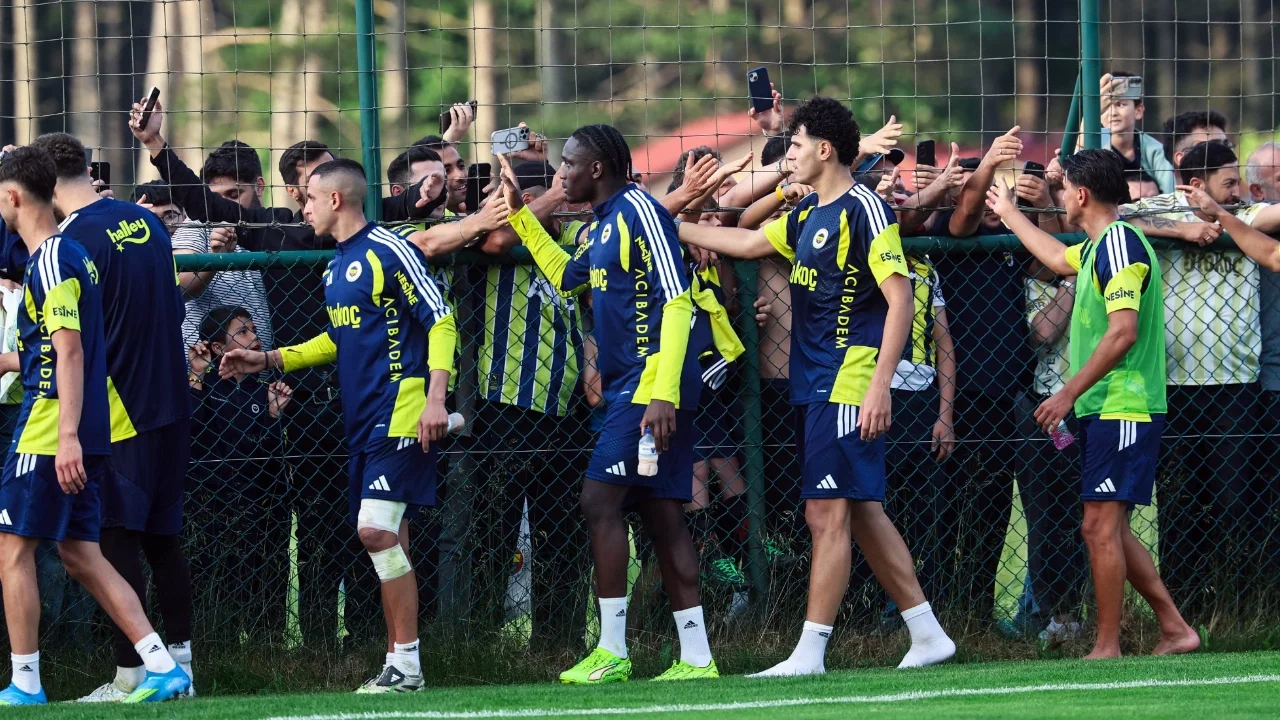 Fenerbahçe, günü çift antrenmanla bitirdi
