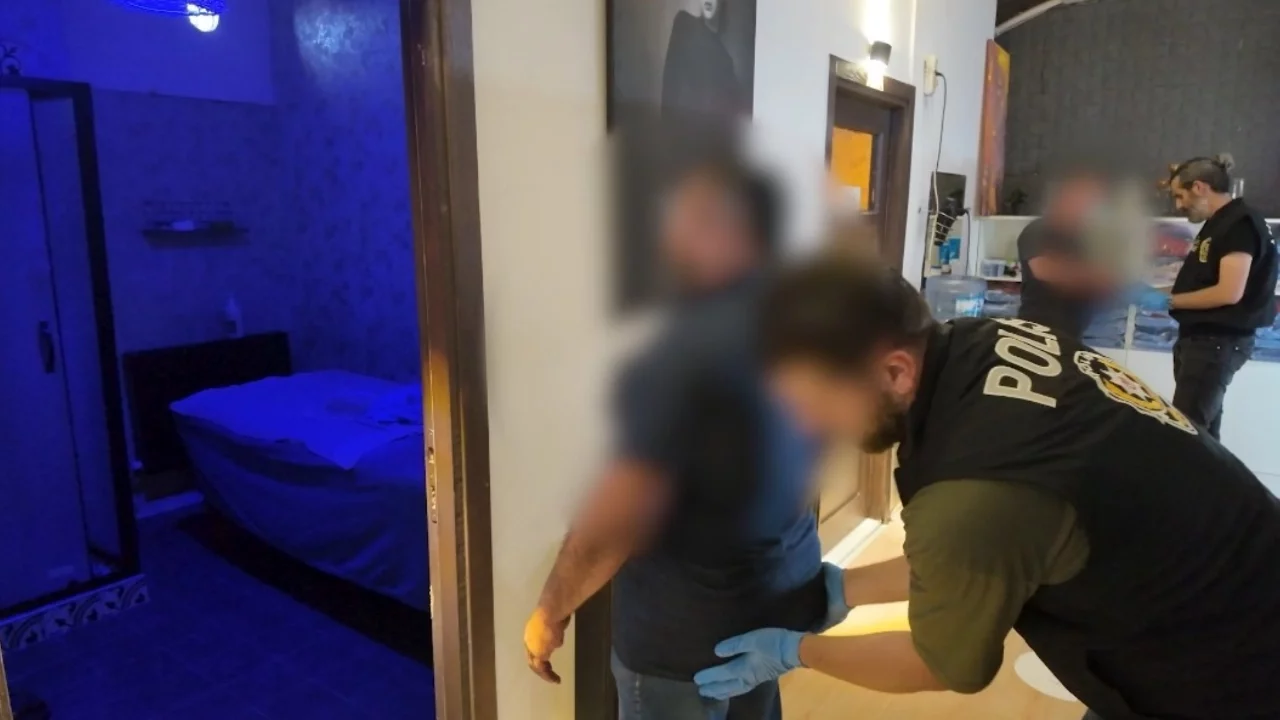 Isparta'da masaj salonlarına fuhuş operasyonu: 2 tutuklama