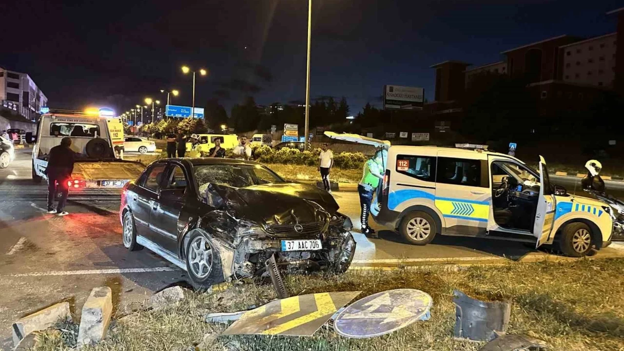 Kastamonu'da iki otomobil çarpıştı: 4 kişi yaralamdı