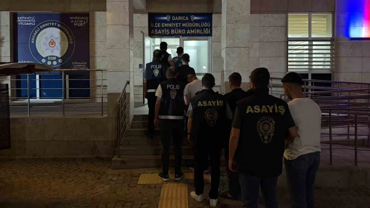 Market ve kuyumcu yağmalayan 5 şüpheli tutuklandı