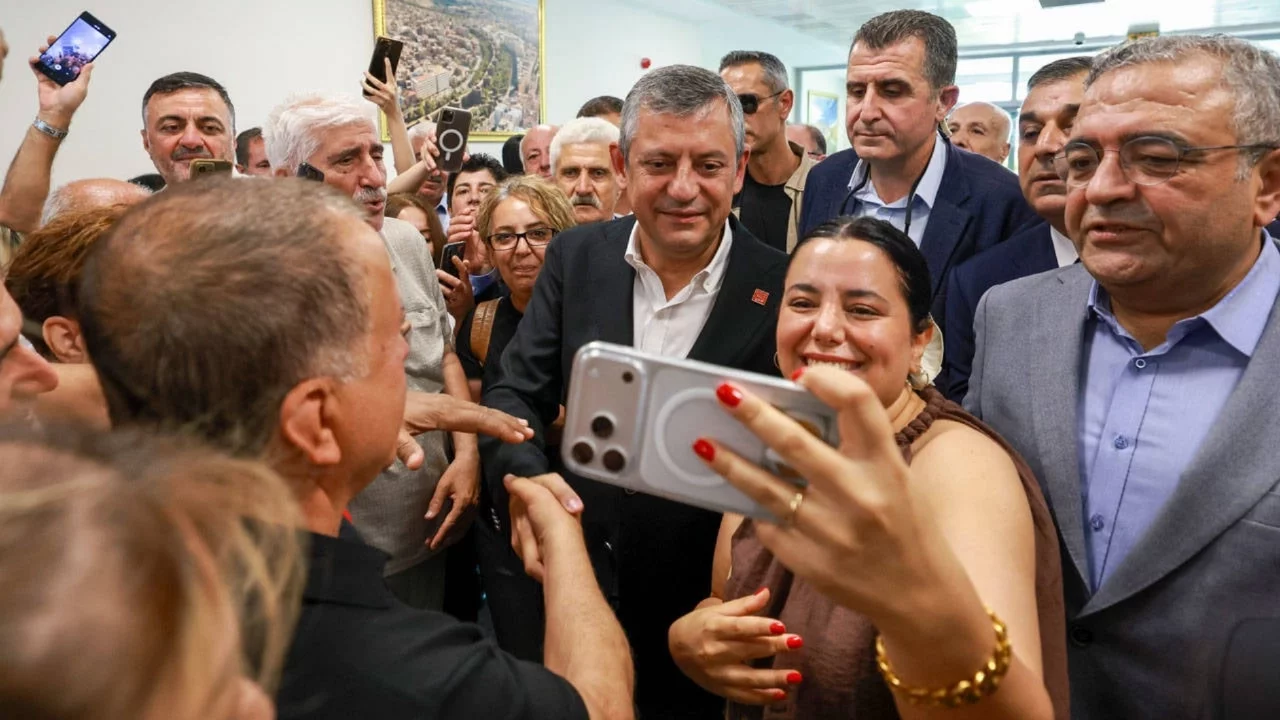 Özgür Özel, Diyarbakır'da vatandaşlarla buluşuyor