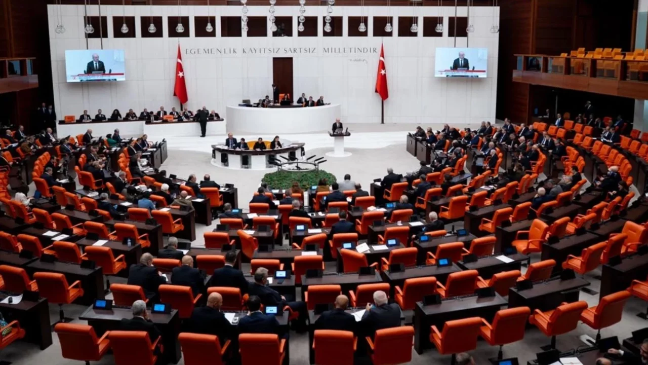 TBMM'de sandalye dağılımı değişti