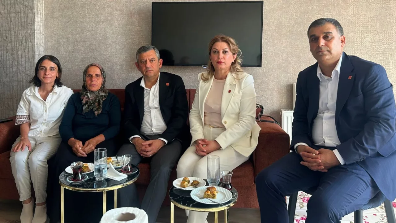Özgür Özel, Diyarbakır'da Gülistan Doku'nun ailesini ziyaret etti