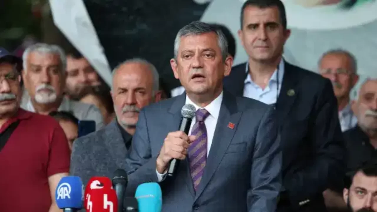 Özel'in de olduğu cemevindeki programa katılan CHP'lilerin parti üyelikleri askıya alındı