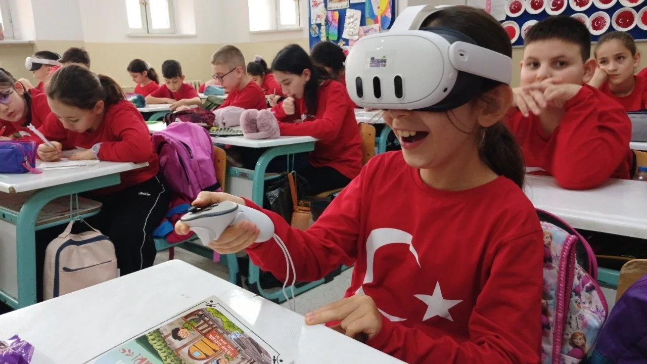 Uludağ Enerji'nin "Enerjini geleceğe taşı" projesi 70 bin öğrenciye ulaştı
