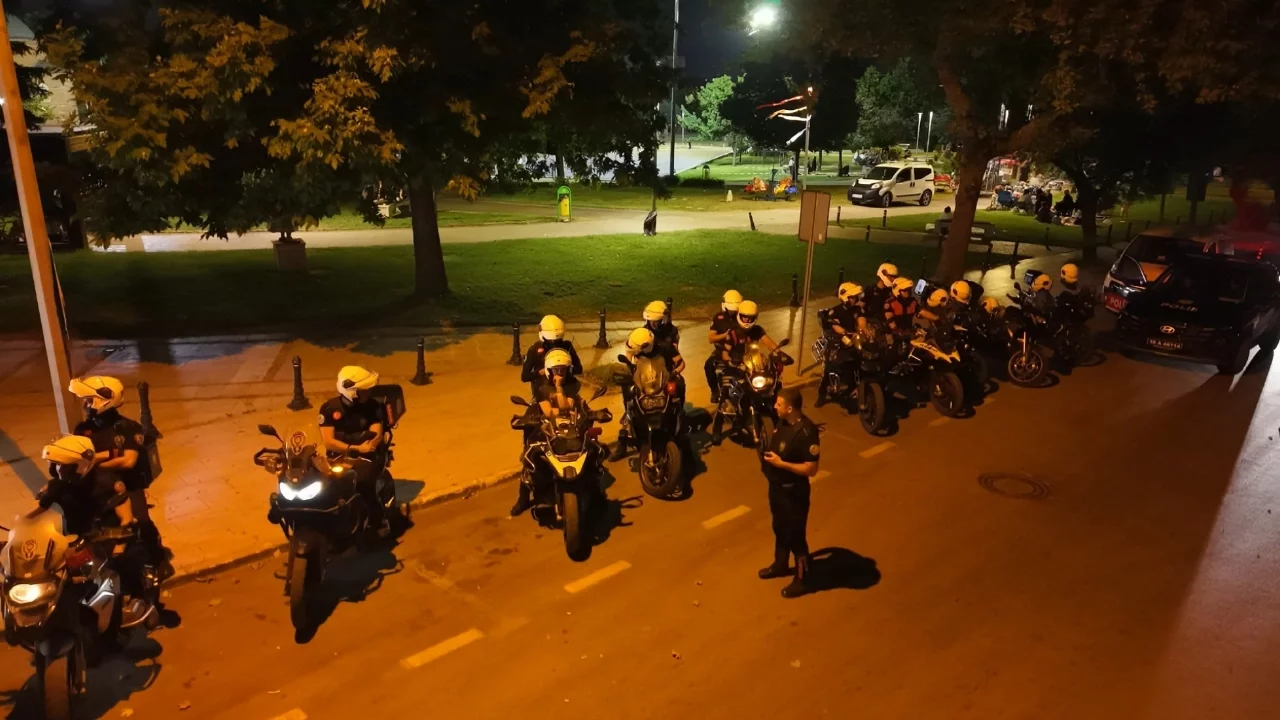 Bursa'da sokaklar abluka altına alındı! Bin polisle huzur operasyonu