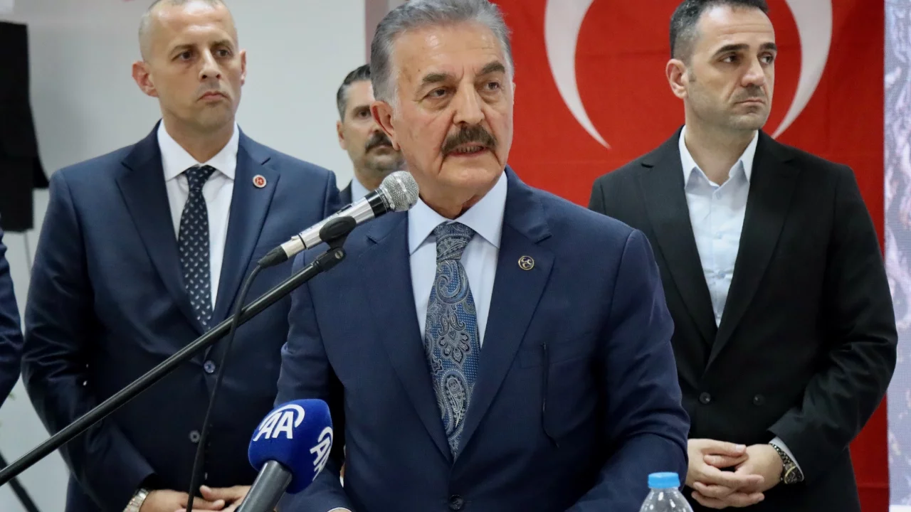 MHP Genel Sekreteri Büyükataman, partisinin Gemlik İlçe Başkanlığı Kongresi'nde konuştu