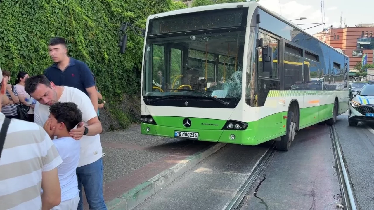 Bursa'da anne ve bebeğine otobüs çarptı
