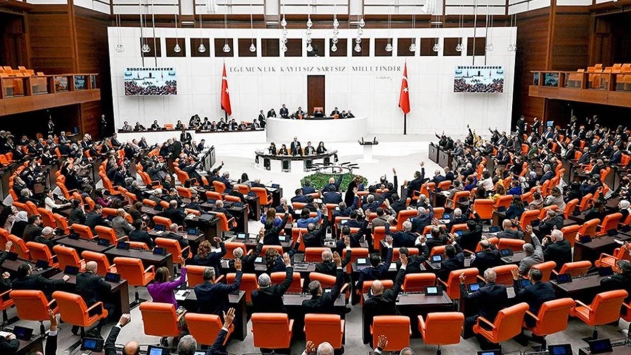 8'i CHP'li 10 milletvekilinin dokunulmazlık dosyaları TBMM'de