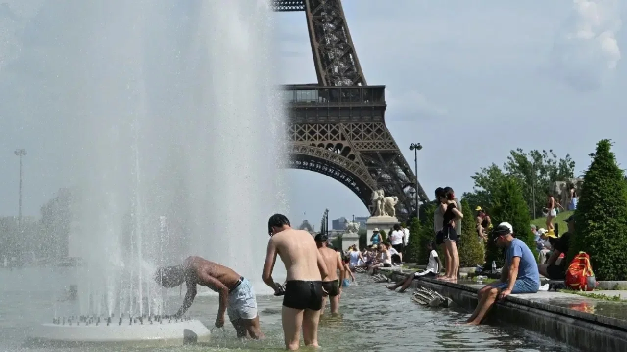 Paris'te aşırı sıcaklar can almaya devam ediyor