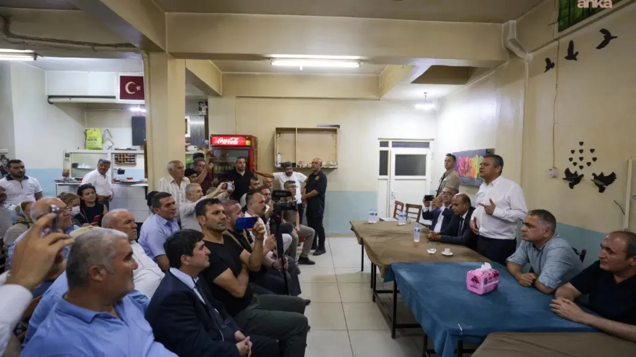 Özgür Özel, BİRTEK-SEN Genel Başkanı ile bir araya geldi