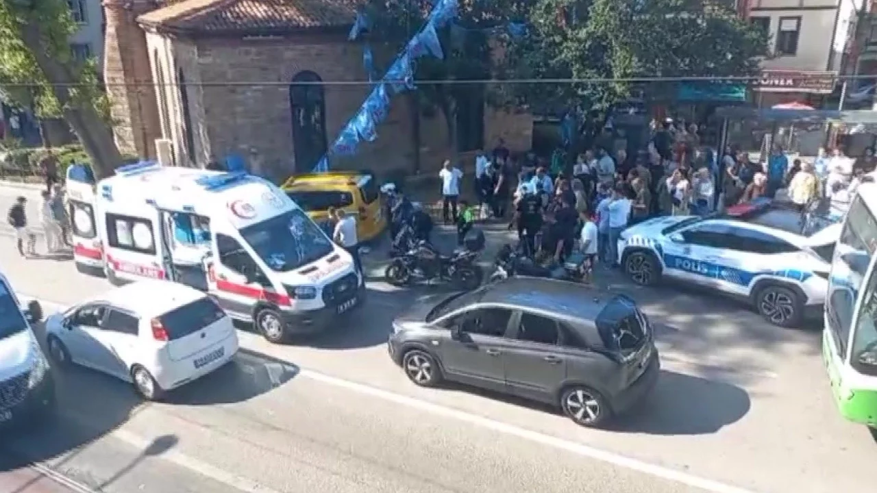 Bursa'da otobüse binmek isterken taksinin altında kaldı: Genç avukat ağır yaralı