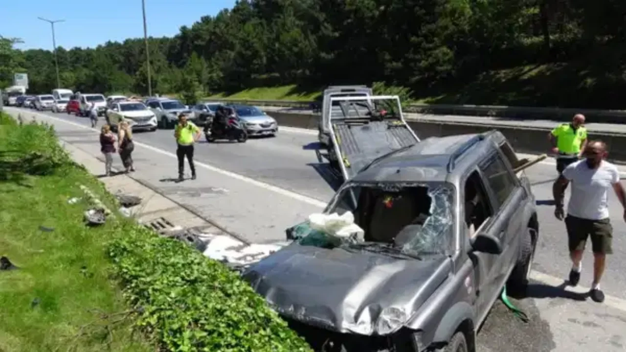 Feci trafik kazası: Cip yan yattı