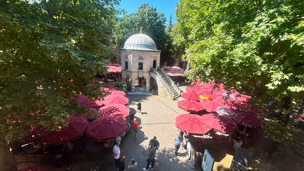 Bursa Kozahan'da masa sandalyeler yeniden açıldı