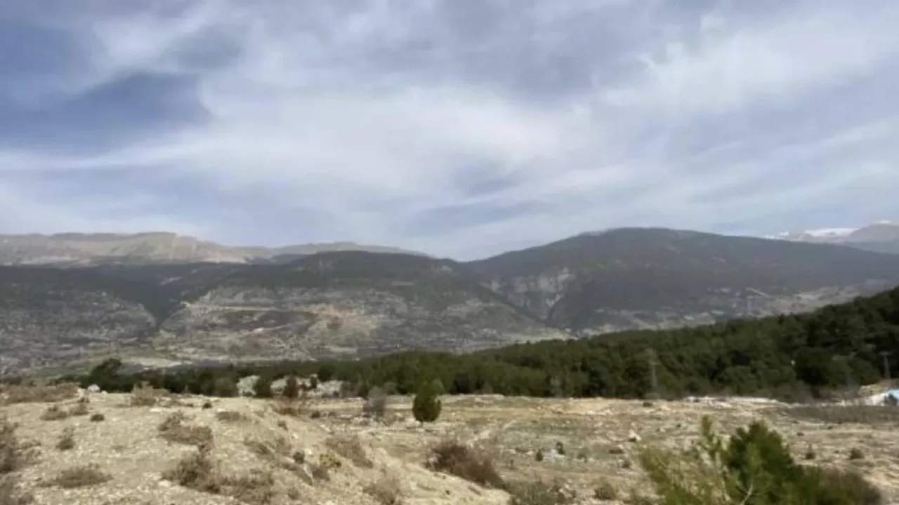 Antalya'nın Finike ilçesinde 24 yıl sürmesi planlanan mermer ocağı projesine "ÇED Olumlu" kararı