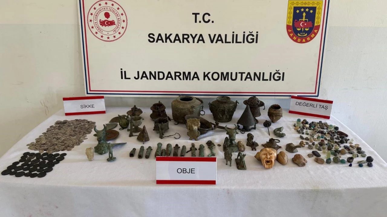 Sakarya'da "Anadolu Mirası" operasyonu: 806 tarihi eser ele geçirildi