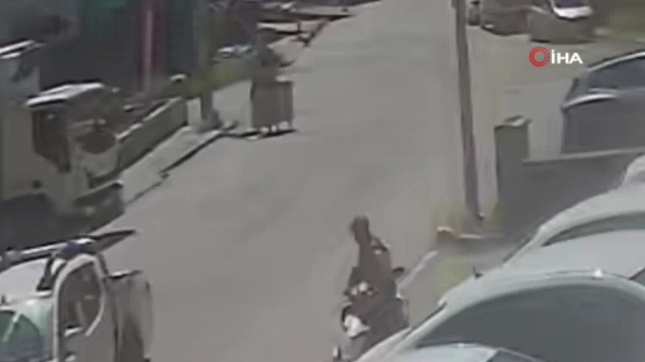 Çöp konteyneri caddeyi birbirine kattı