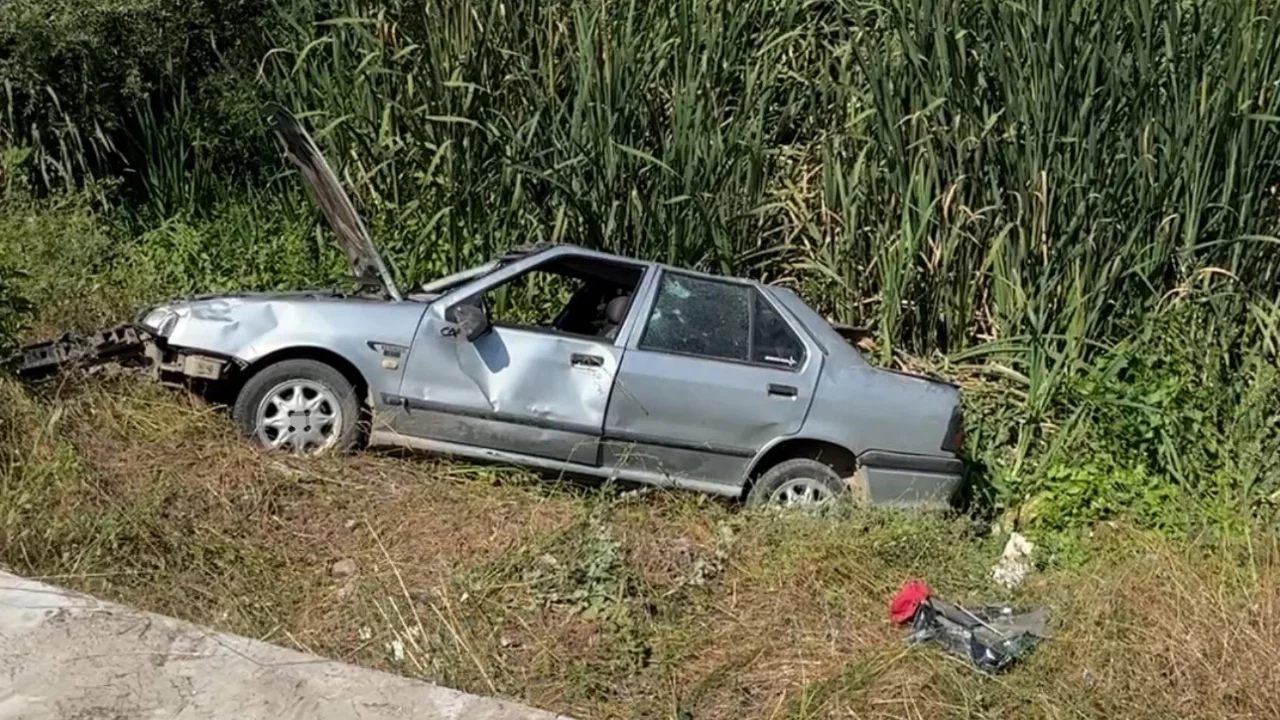 Edirne'de yoldan çıkan otomobil tarlaya uçtu: 2 yaralı
