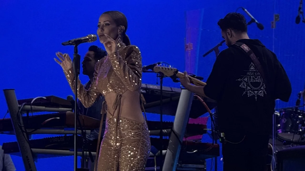 Bursa Kültür Yolu Festivali'nde Derya Uluğ sahne aldı
